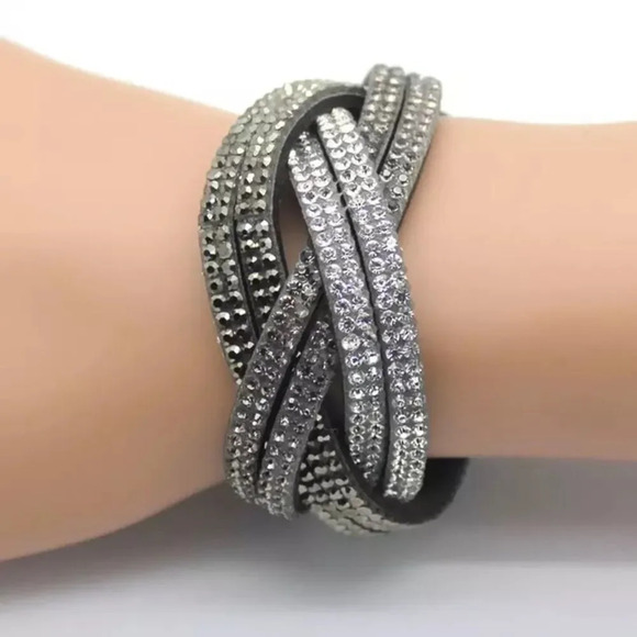 VQ Rhinestones Bracelet - Picture 2 of 4